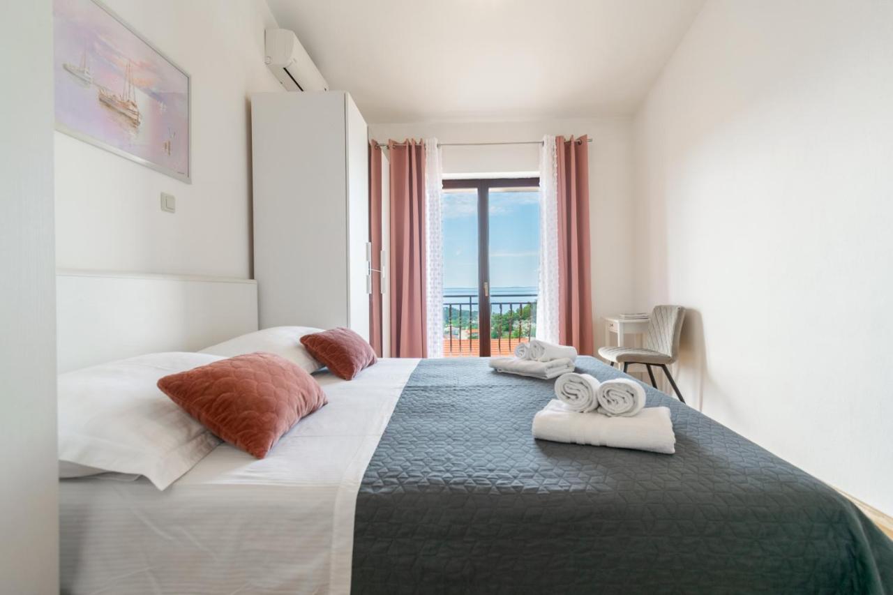 Apartment Iva With Sea View มาคาร์สกา ภายนอก รูปภาพ