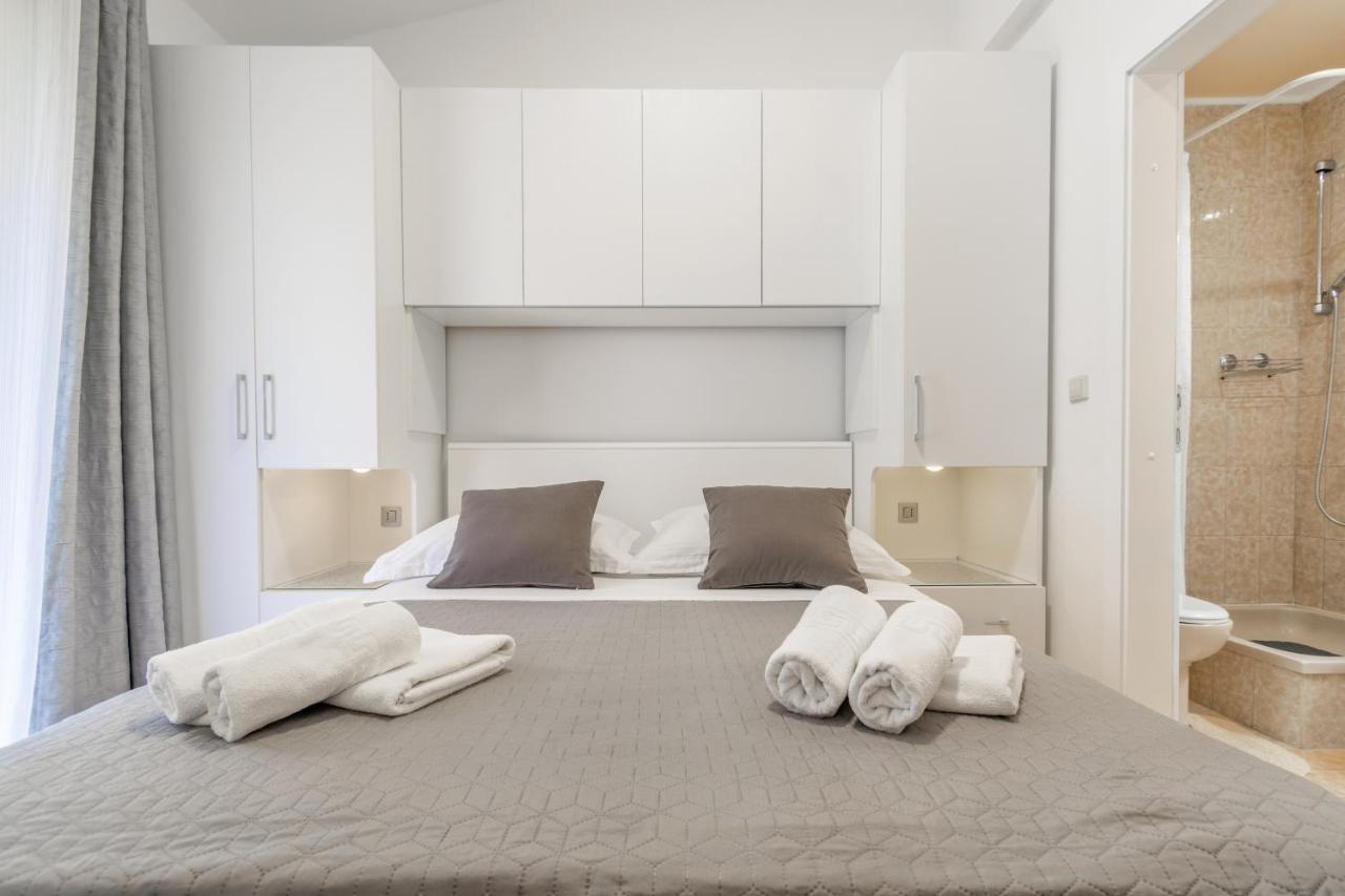 Apartment Iva With Sea View มาคาร์สกา ภายนอก รูปภาพ