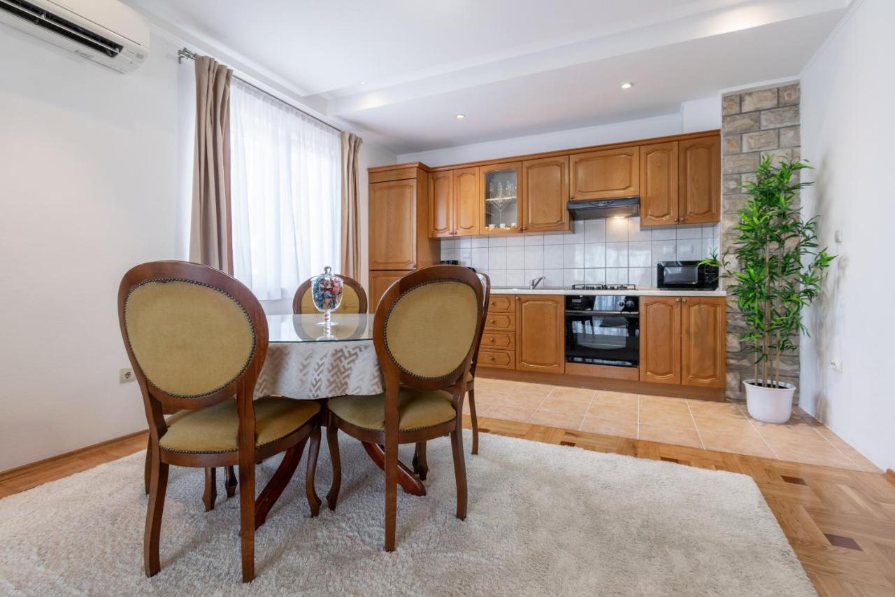 Apartment Iva With Sea View มาคาร์สกา ภายนอก รูปภาพ