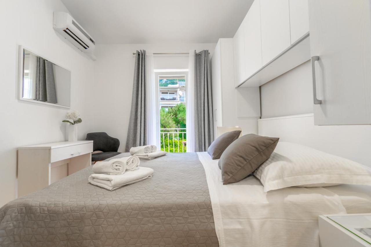 Apartment Iva With Sea View มาคาร์สกา ภายนอก รูปภาพ
