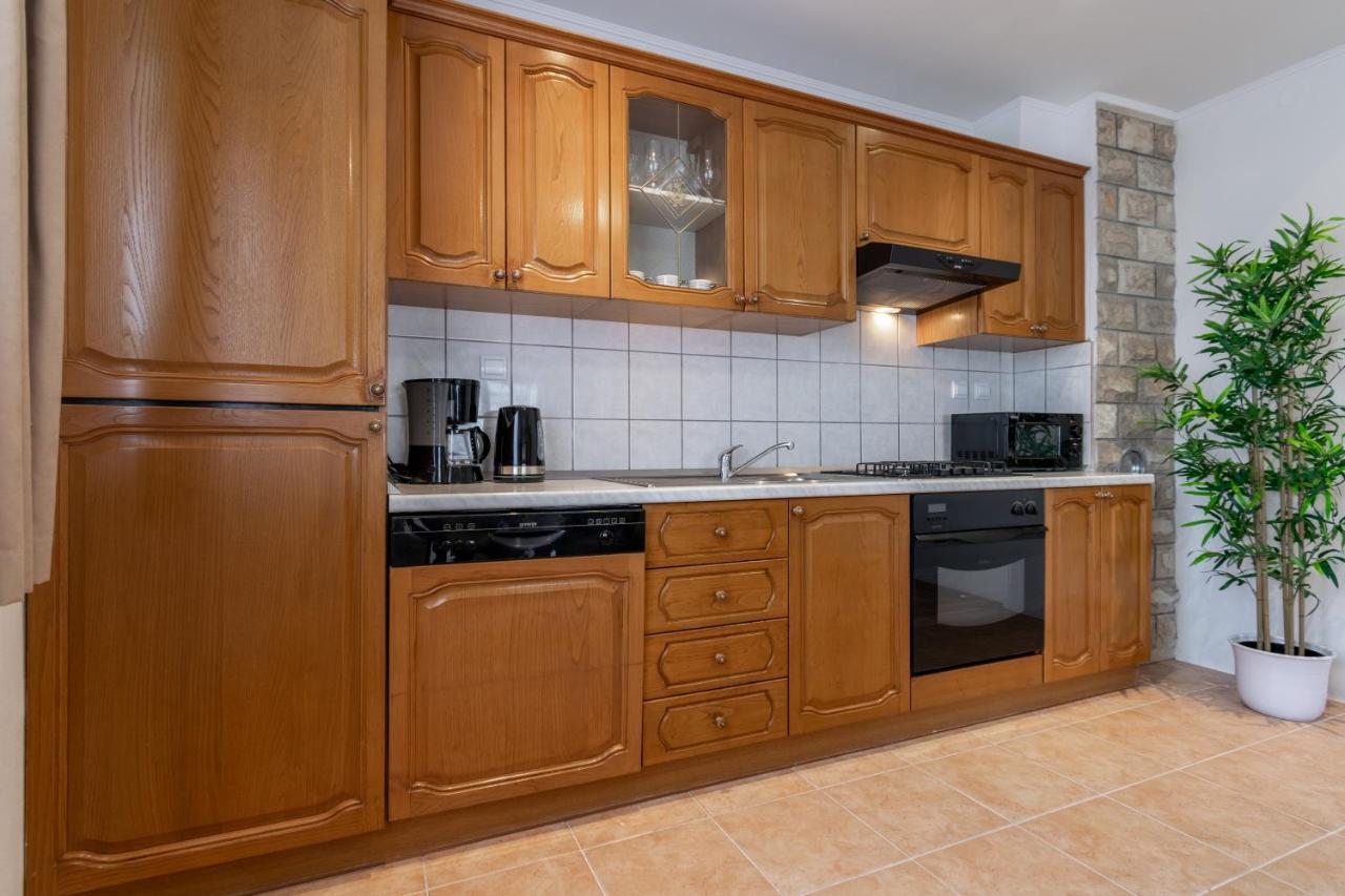 Apartment Iva With Sea View มาคาร์สกา ภายนอก รูปภาพ
